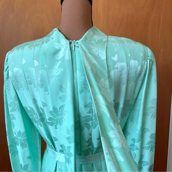 Vintage 80s Adele Simpson 100% Silk Seafoam Green Dress Long Sleeve Pleated 12 - Picture 9 of 16
